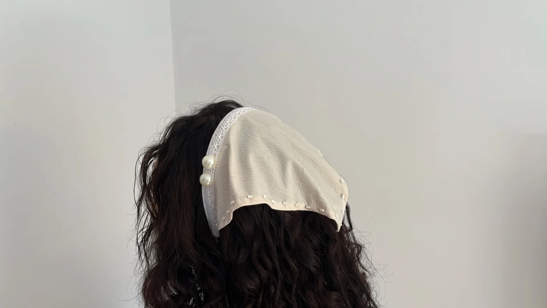 Batic Scurt Ivoire Minimalist