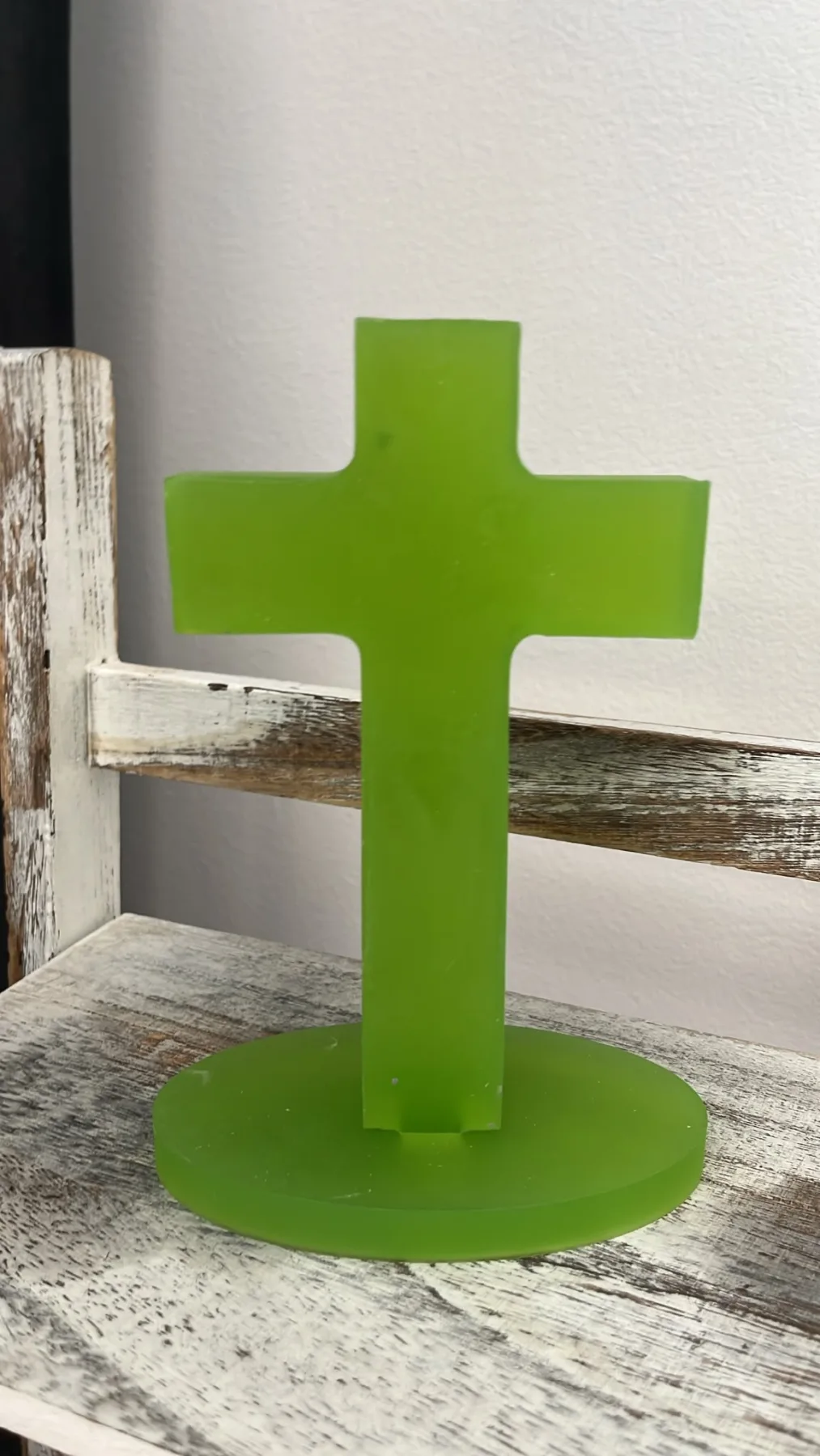 Cruce Verde Lime Minimalistă